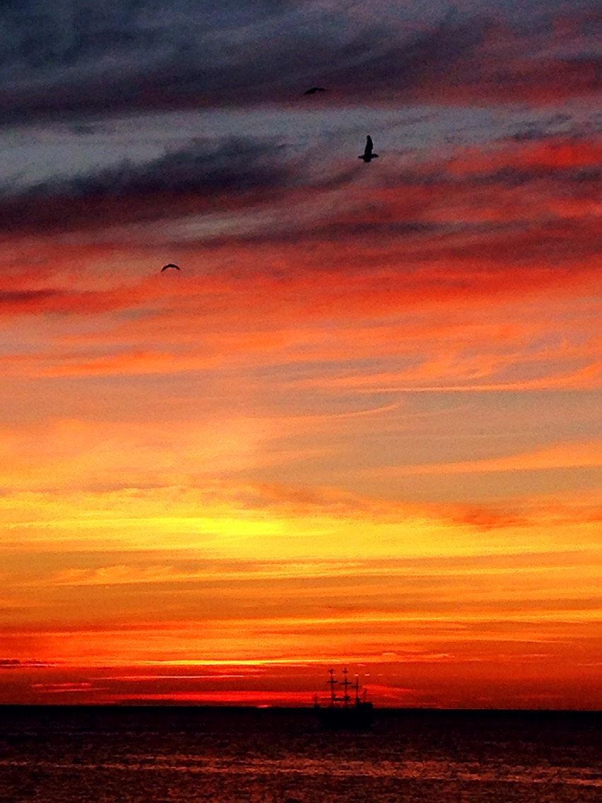 sun sea ship holiday sunset faraway wppsky...